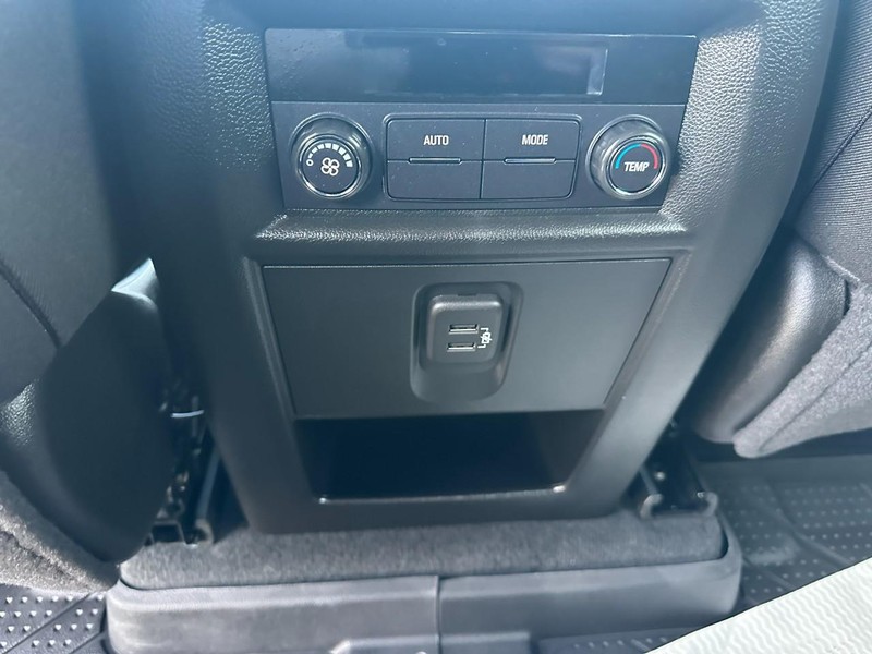 Chevrolet Traverse Limited Vehicle Full-screen Gallery Image 12