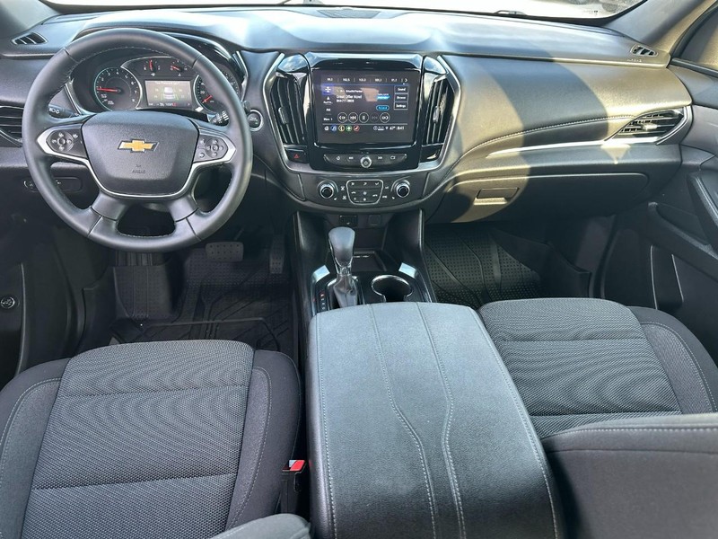 Chevrolet Traverse Limited Vehicle Full-screen Gallery Image 13