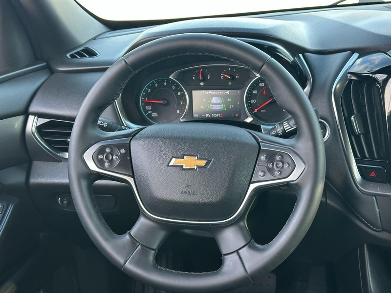 Chevrolet Traverse Limited Vehicle Full-screen Gallery Image 14