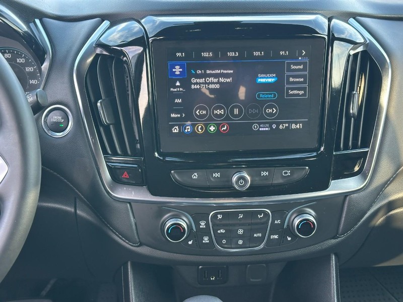 Chevrolet Traverse Limited Vehicle Full-screen Gallery Image 15