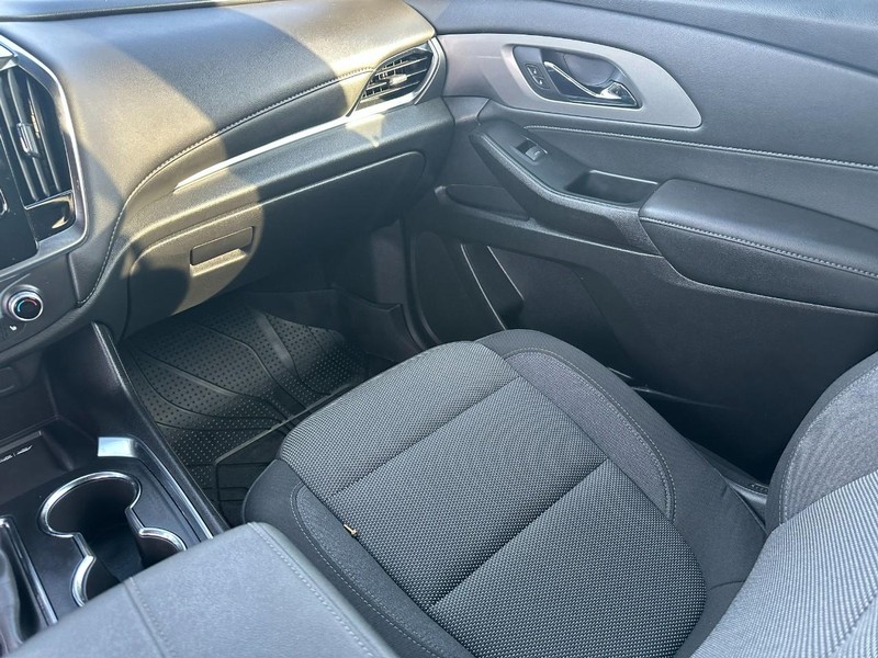 Chevrolet Traverse Limited Vehicle Full-screen Gallery Image 17