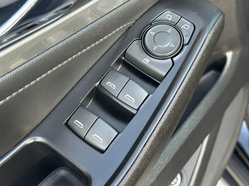 Chevrolet Traverse Limited Vehicle Full-screen Gallery Image 18