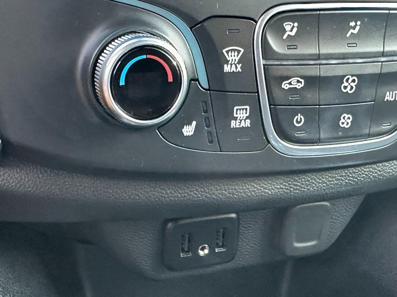 Chevrolet Traverse Limited Vehicle Full-screen Gallery Image 23