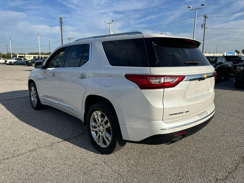 Chevrolet Traverse Vehicle Full-screen Gallery Image 3