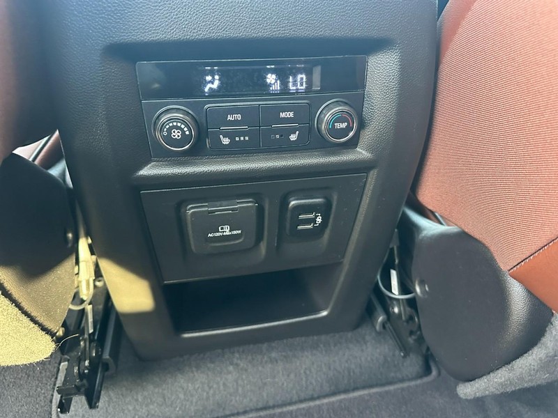 Chevrolet Traverse Vehicle Full-screen Gallery Image 12