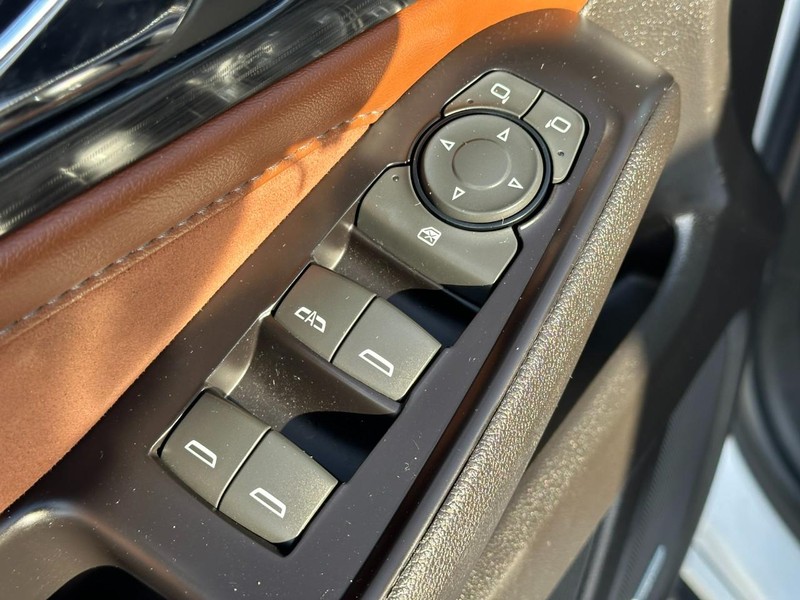 Chevrolet Traverse Vehicle Full-screen Gallery Image 19