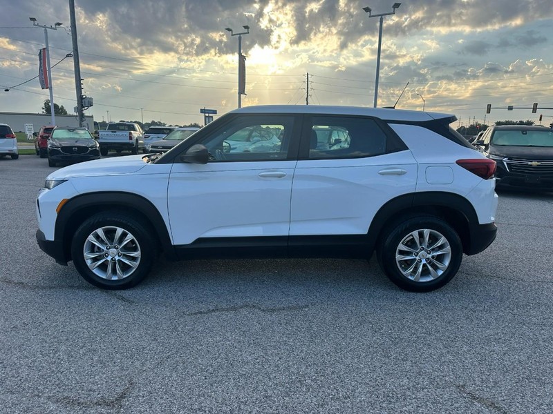 Chevrolet Trailblazer Vehicle Full-screen Gallery Image 2