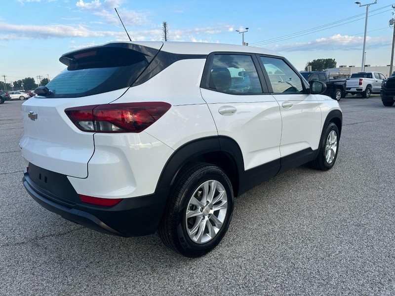 Chevrolet Trailblazer Vehicle Full-screen Gallery Image 6