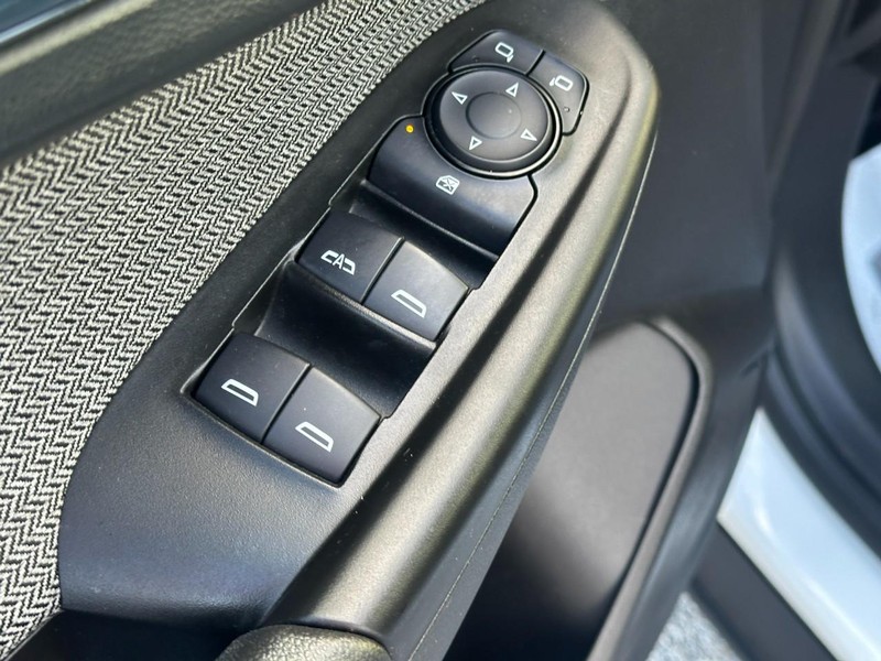 Chevrolet Trailblazer Vehicle Full-screen Gallery Image 16