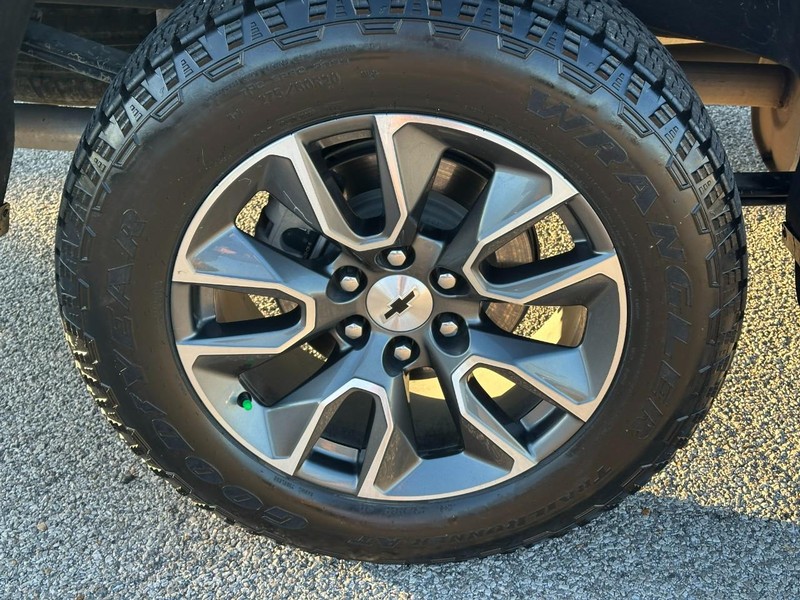 Chevrolet Silverado 1500 Vehicle Full-screen Gallery Image 7