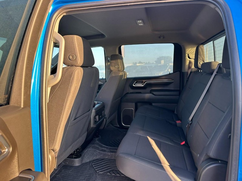 Chevrolet Silverado 1500 Vehicle Full-screen Gallery Image 10