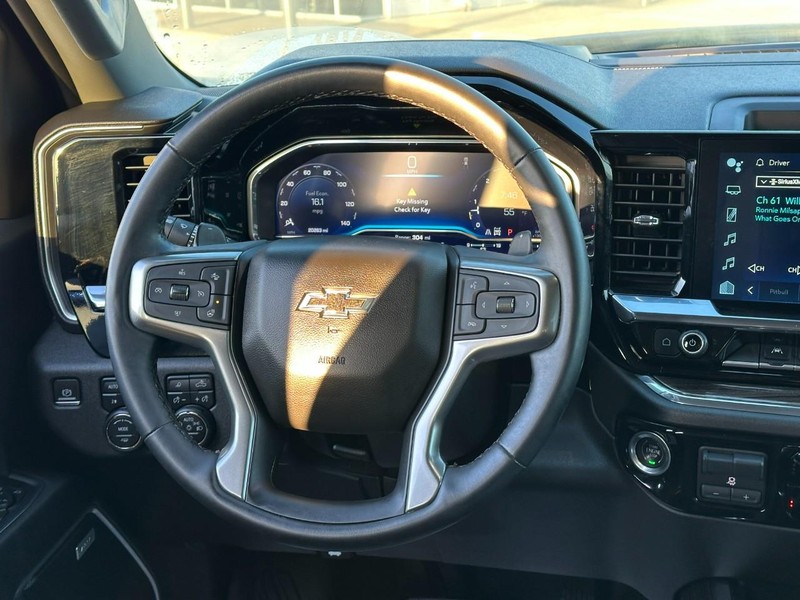 Chevrolet Silverado 1500 Vehicle Full-screen Gallery Image 12