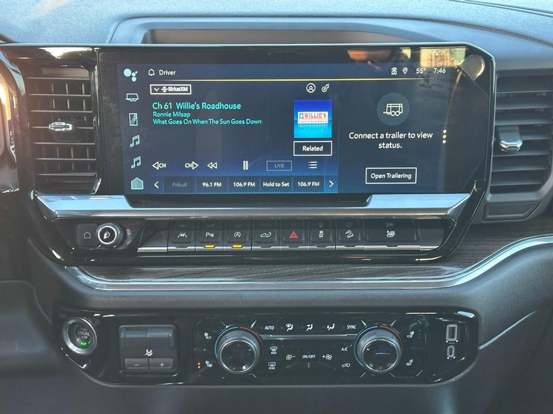 Chevrolet Silverado 1500 Vehicle Full-screen Gallery Image 13