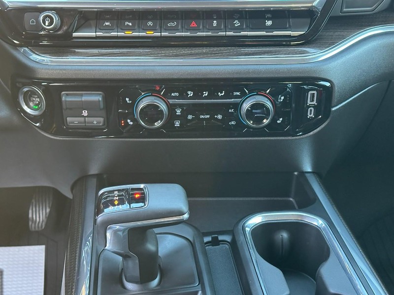 Chevrolet Silverado 1500 Vehicle Full-screen Gallery Image 14