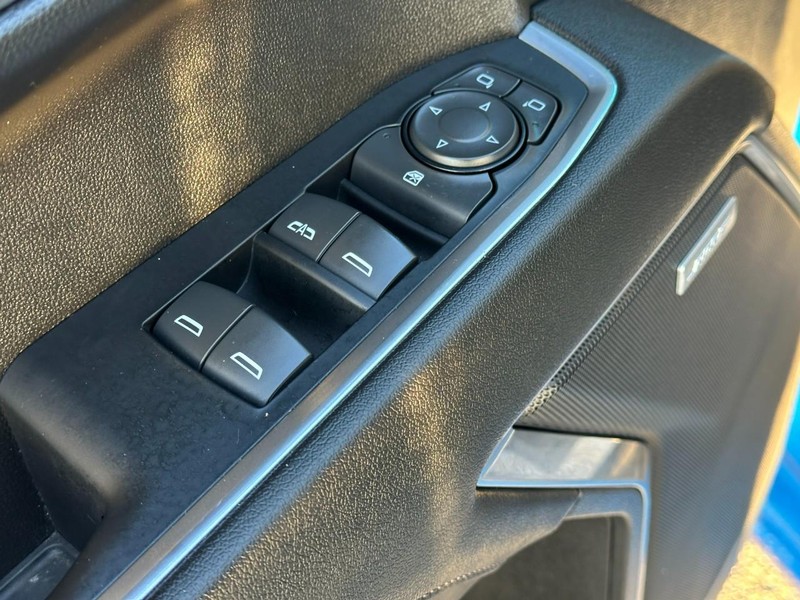 Chevrolet Silverado 1500 Vehicle Full-screen Gallery Image 16