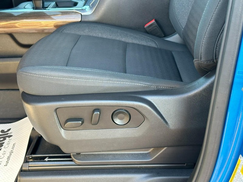 Chevrolet Silverado 1500 Vehicle Full-screen Gallery Image 17