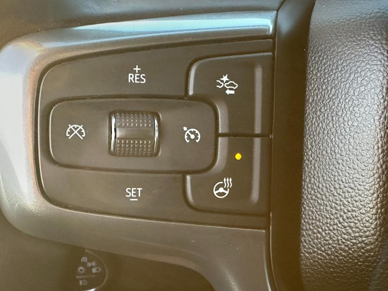 Chevrolet Silverado 1500 Vehicle Full-screen Gallery Image 18