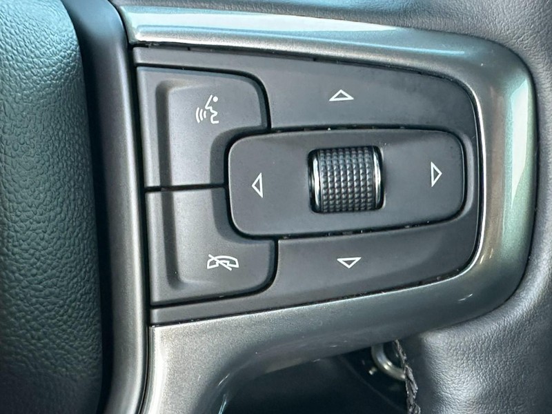 Chevrolet Silverado 1500 Vehicle Full-screen Gallery Image 19