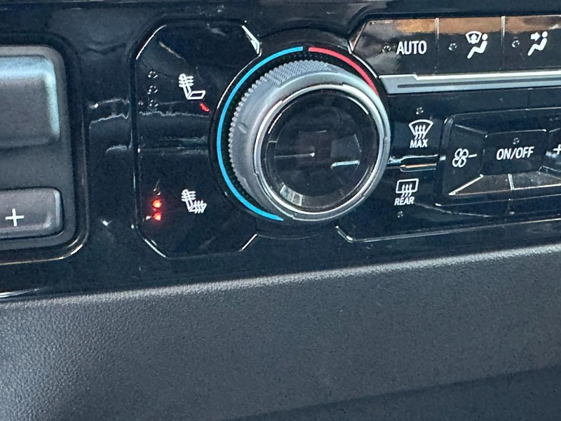 Chevrolet Silverado 1500 Vehicle Full-screen Gallery Image 21