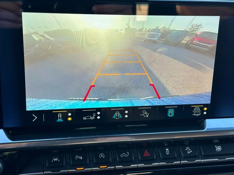 Chevrolet Silverado 1500 Vehicle Full-screen Gallery Image 22