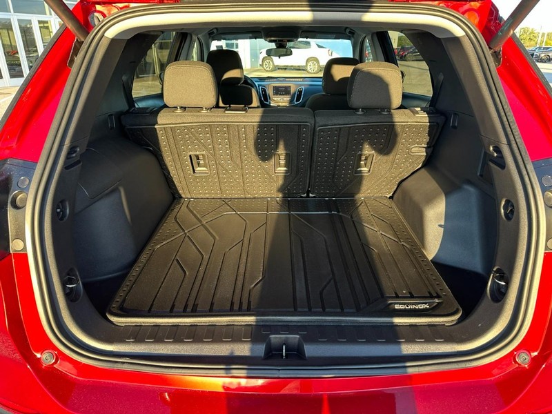 Chevrolet Equinox Vehicle Full-screen Gallery Image 5