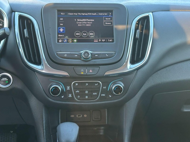 Chevrolet Equinox Vehicle Full-screen Gallery Image 12