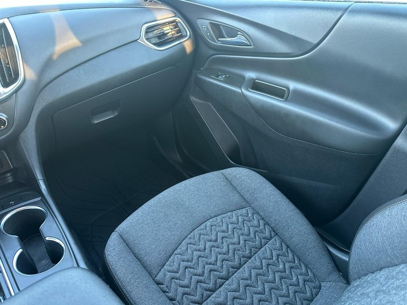 Chevrolet Equinox Vehicle Full-screen Gallery Image 14