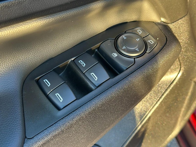 Chevrolet Equinox Vehicle Full-screen Gallery Image 15