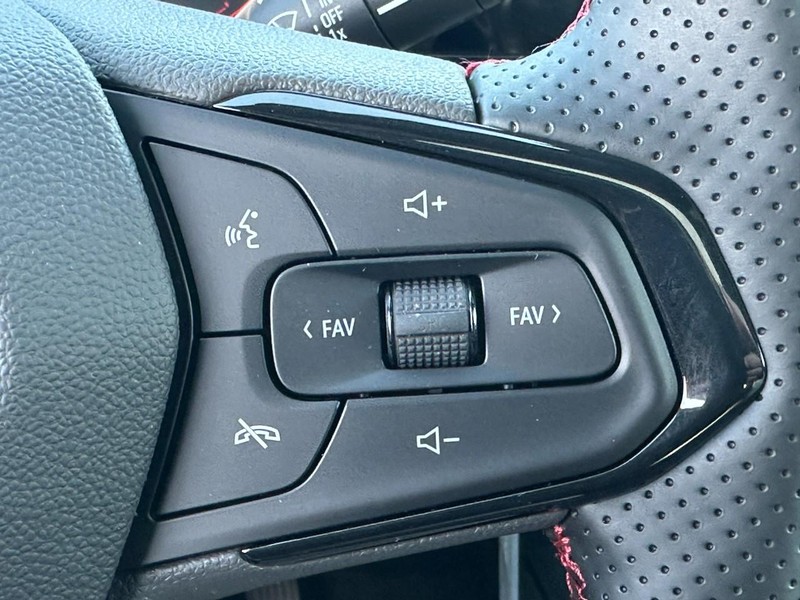 Chevrolet Trax Vehicle Full-screen Gallery Image 13