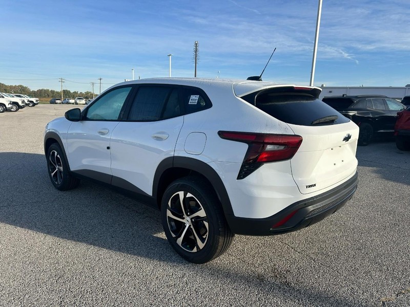 Chevrolet Trax Vehicle Full-screen Gallery Image 3