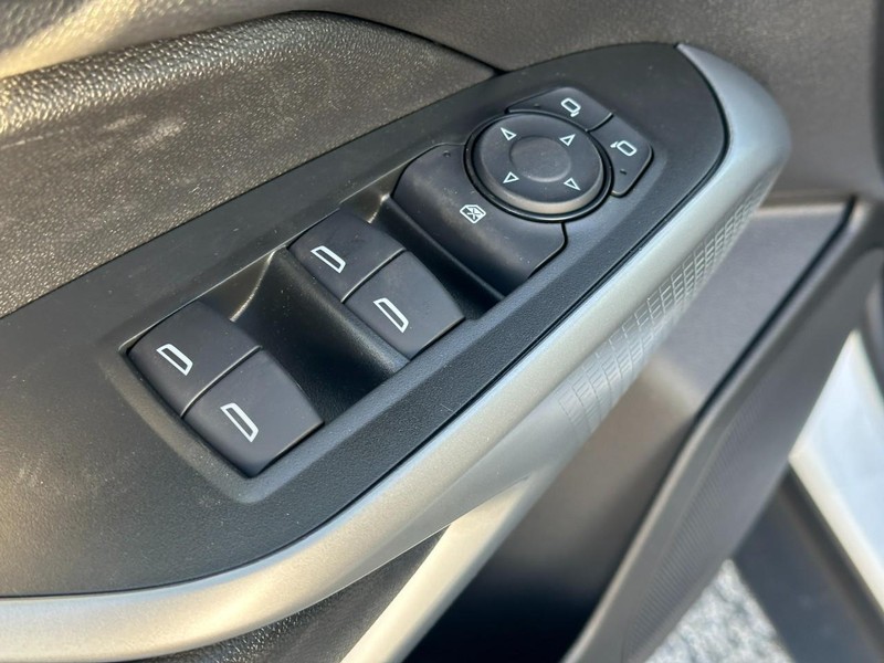 Chevrolet Trax Vehicle Full-screen Gallery Image 10