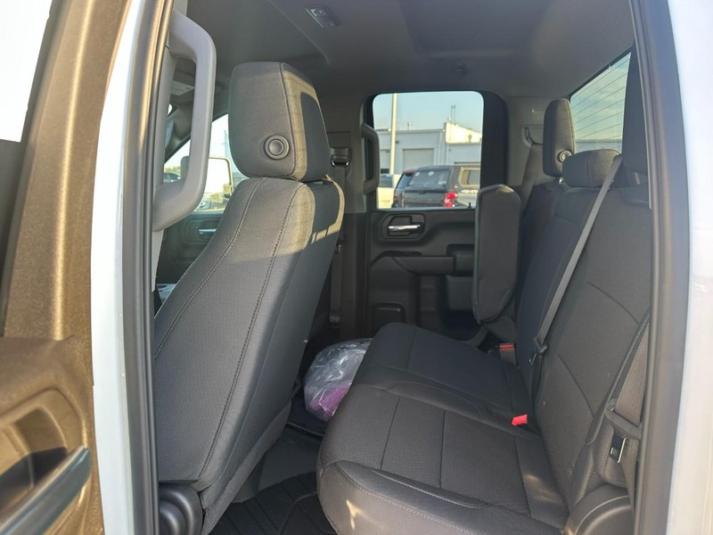 Chevrolet Silverado 2500HD Vehicle Full-screen Gallery Image 4