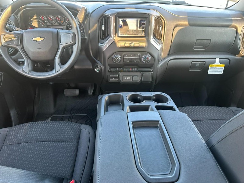 Chevrolet Silverado 2500HD Vehicle Full-screen Gallery Image 5