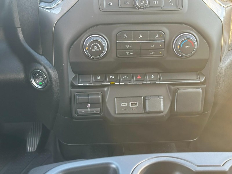 Chevrolet Silverado 2500HD Vehicle Full-screen Gallery Image 8