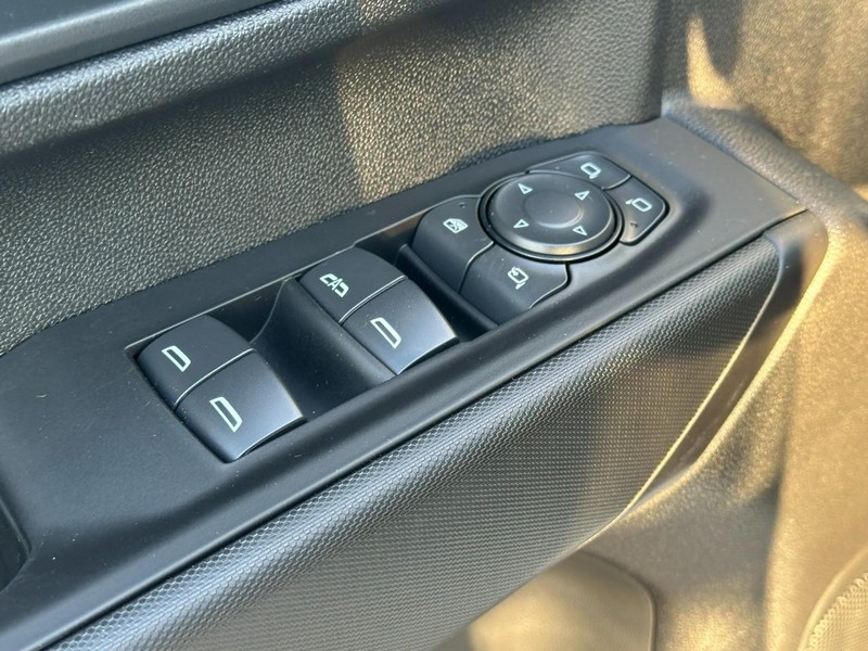 Chevrolet Silverado 2500HD Vehicle Full-screen Gallery Image 9