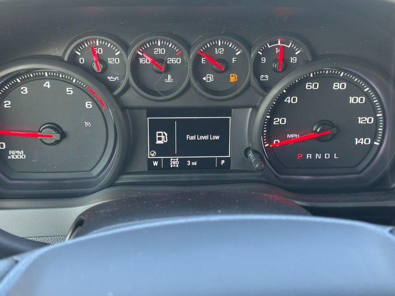 Chevrolet Silverado 2500HD Vehicle Full-screen Gallery Image 12