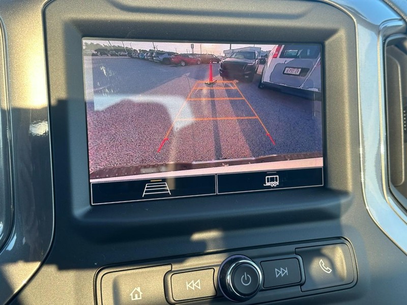 Chevrolet Silverado 2500HD Vehicle Full-screen Gallery Image 13