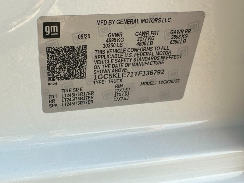 Chevrolet Silverado 2500HD Vehicle Full-screen Gallery Image 14