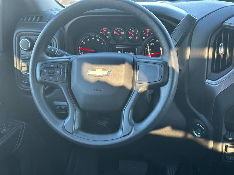 Chevrolet Silverado 2500HD Vehicle Full-screen Gallery Image 6