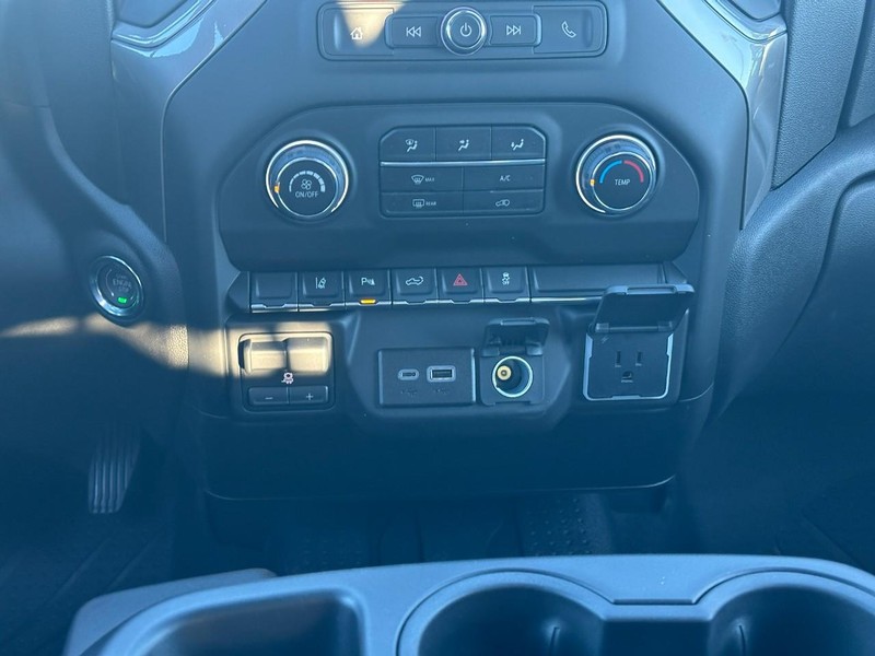 Chevrolet Silverado 2500HD Vehicle Full-screen Gallery Image 8