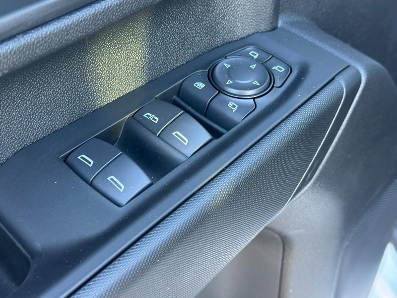 Chevrolet Silverado 2500HD Vehicle Full-screen Gallery Image 9