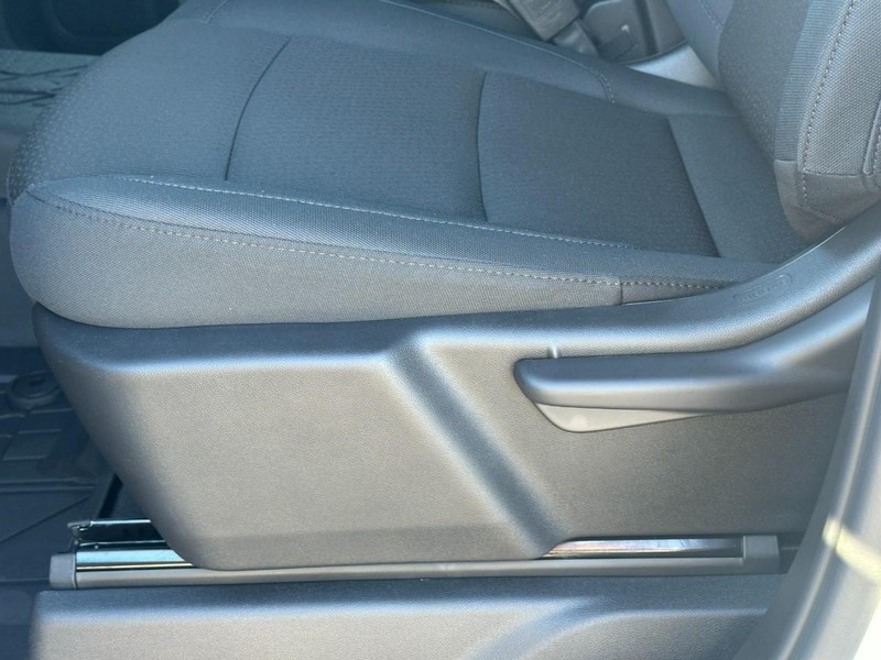 Chevrolet Silverado 2500HD Vehicle Full-screen Gallery Image 10