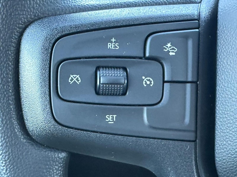 Chevrolet Silverado 2500HD Vehicle Full-screen Gallery Image 11