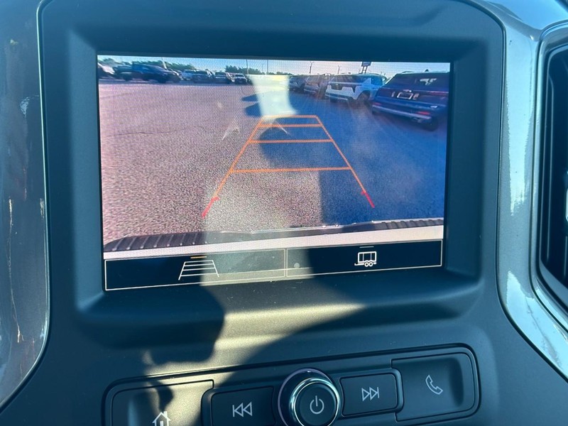 Chevrolet Silverado 2500HD Vehicle Full-screen Gallery Image 13