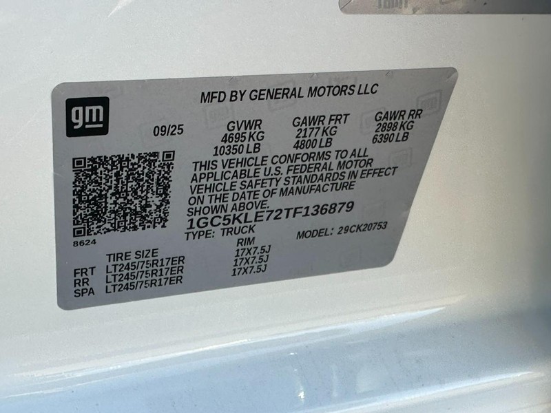 Chevrolet Silverado 2500HD Vehicle Full-screen Gallery Image 14