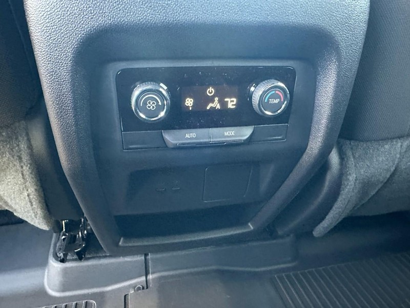 Chevrolet Traverse Vehicle Full-screen Gallery Image 6