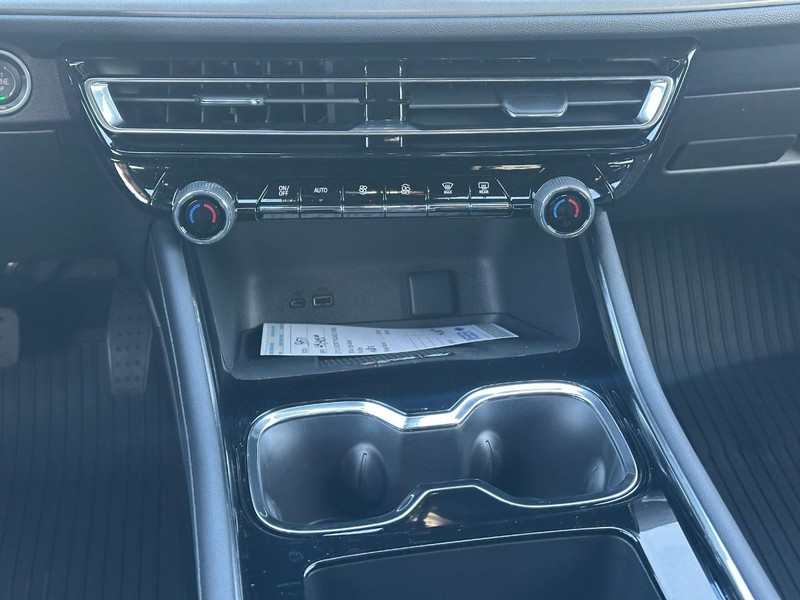 Chevrolet Traverse Vehicle Full-screen Gallery Image 10