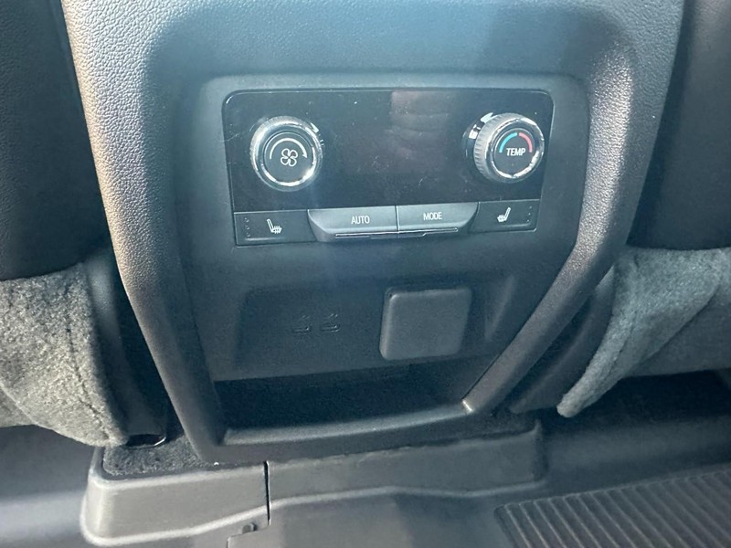 Chevrolet Traverse Vehicle Full-screen Gallery Image 6