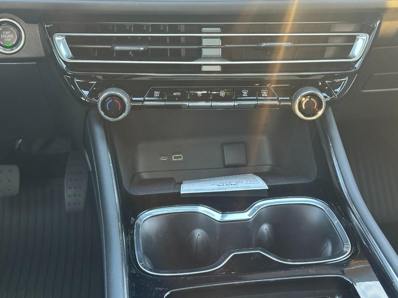 Chevrolet Traverse Vehicle Full-screen Gallery Image 11