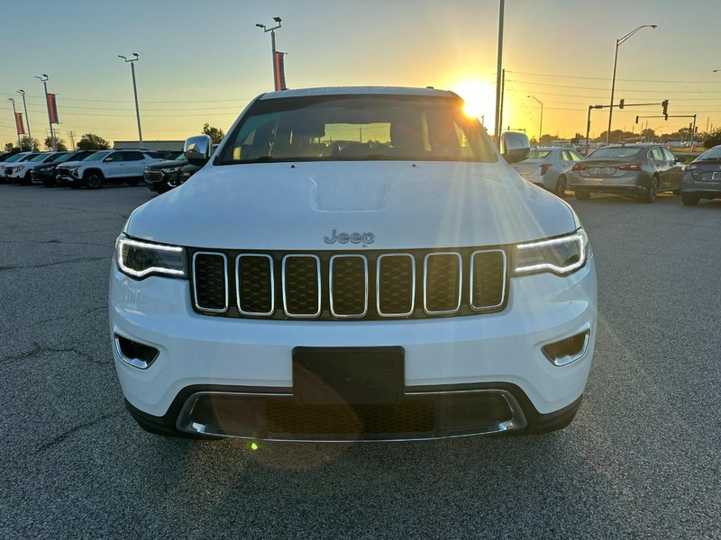 Jeep Grand Cherokee Vehicle Full-screen Gallery Image 9